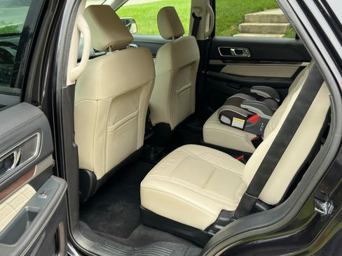 Used 2019 Ford Explorer Platinum AWD/4WD image 13