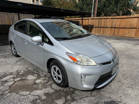 Used 2015 Toyota Prius Two FWD image 4