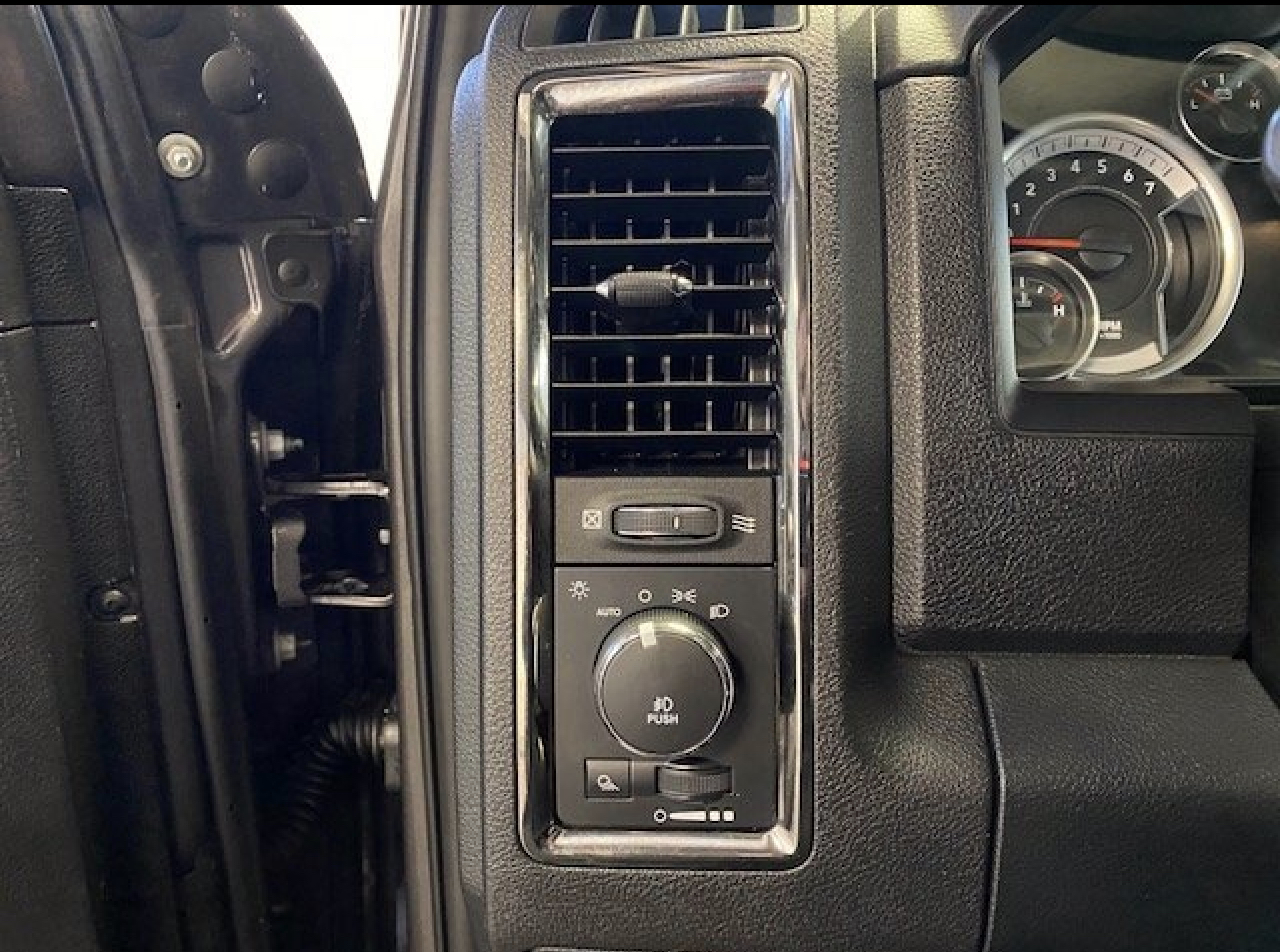 Used 2015 RAM 1500 Sport AWD/4WD image 19