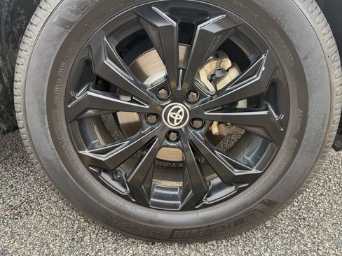 Used 2022 Toyota RAV4 SE image 16