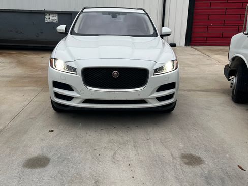 Used 2018 Jaguar F-PACE Prestige AWD/4WD image 2