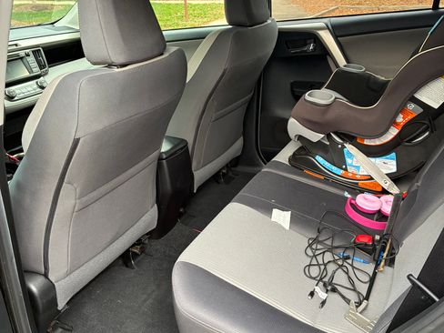 Used 2015 Toyota RAV4 XLE image 5