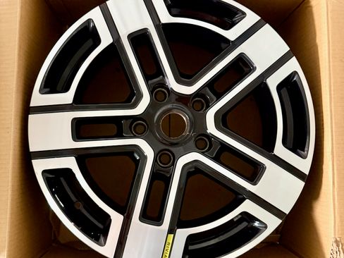Used 2022 Rivian R1T Launch Edition AWD/4WD image 22