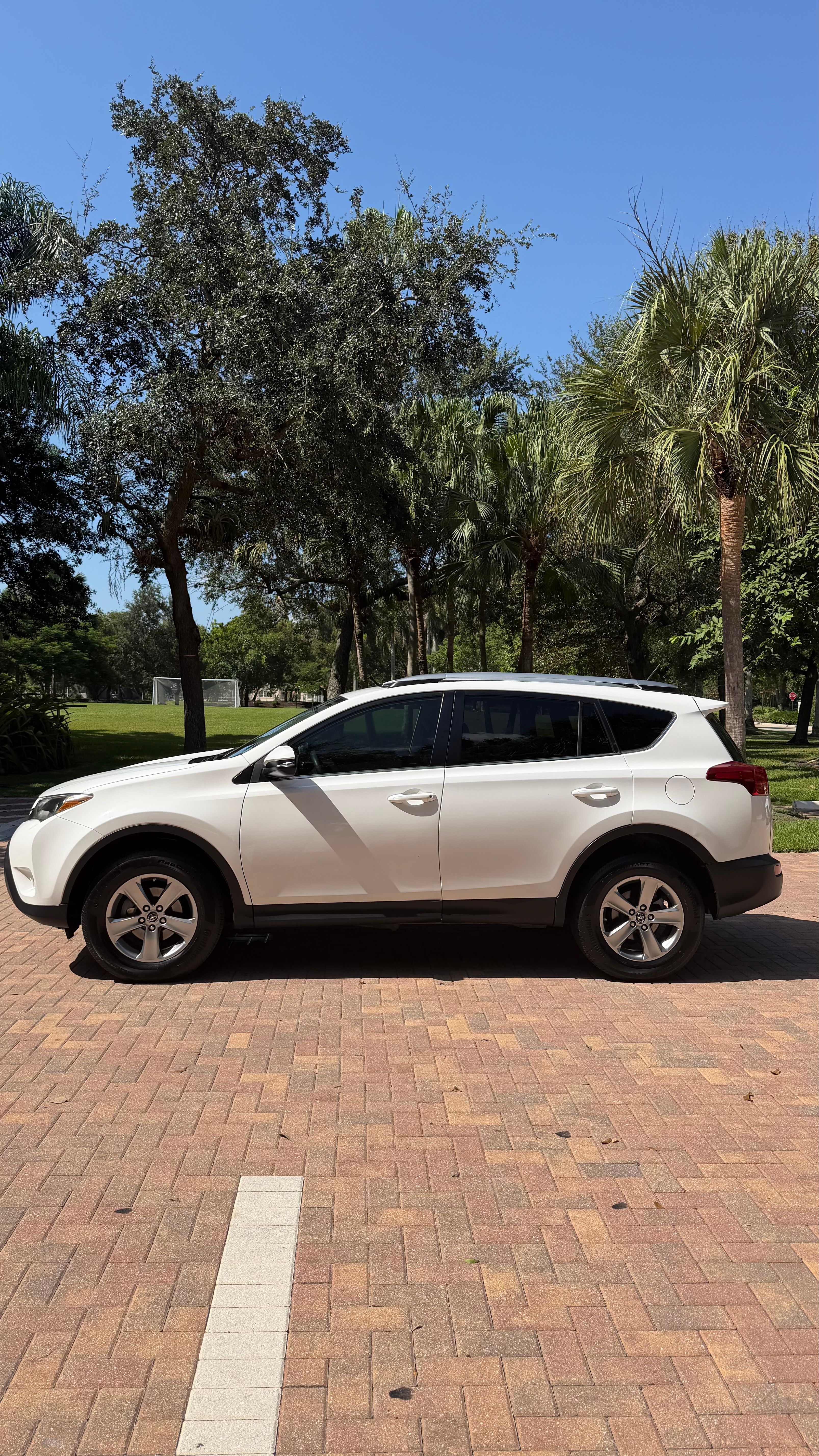 Used 2015 Toyota RAV4 XLE FWD image 5
