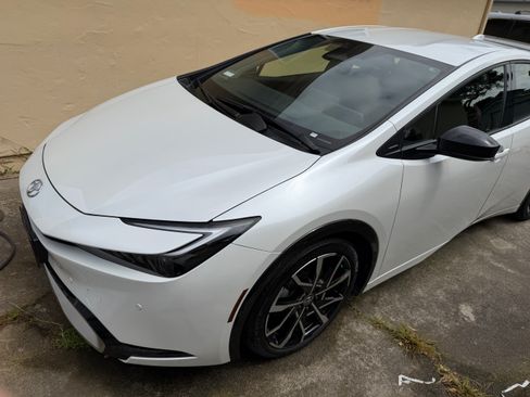 Used 2024 Toyota Prius Prime FWD image 5