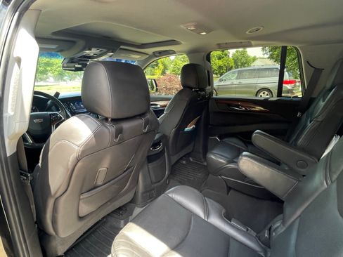 Used 2019 Cadillac Escalade Luxury image 13
