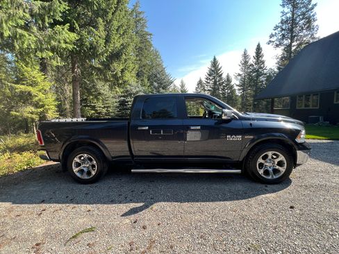 Used 2017 RAM 1500 Laramie image 32