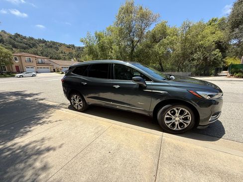 Used 2019 Buick Enclave Avenir w/ Avenir Technology Package AWD/4WD image 4