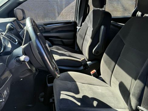 Used 2018 Dodge Grand Caravan SE image 8