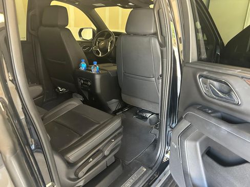 Used 2023 Chevrolet Suburban LT RWD image 11