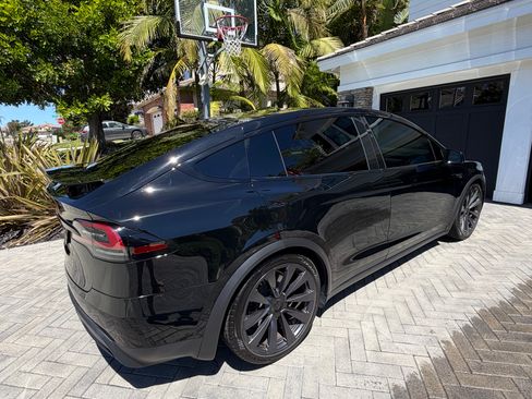 Used 2022 Tesla Model X image 4