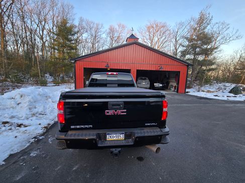 Used 2017 GMC Sierra 3500 Denali w/ Duramax Plus Package image 16