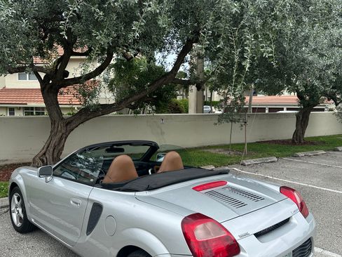 Used 2002 Toyota MR2 image 14