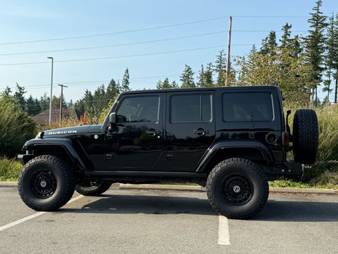 Used 2014 Jeep Wrangler Unlimited Rubicon w/ Connectivity Group image 11