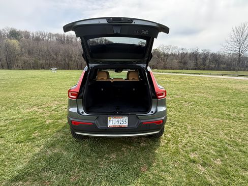 Used 2019 Volvo XC40 T5 Momentum image 16