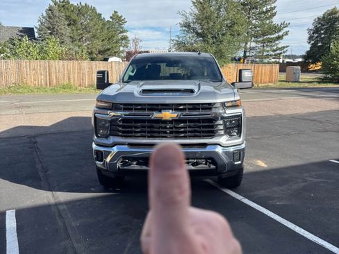 Used 2025 Chevrolet Silverado 2500 LT image 6