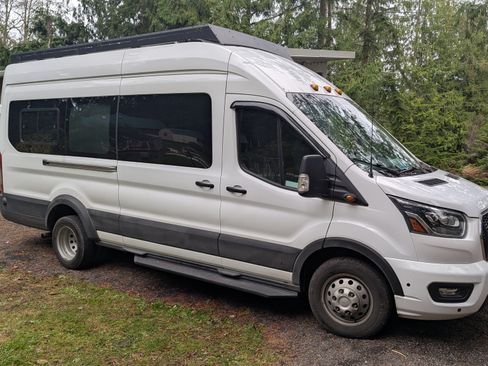 Used 2024 Ford Transit 350 XLT image 2