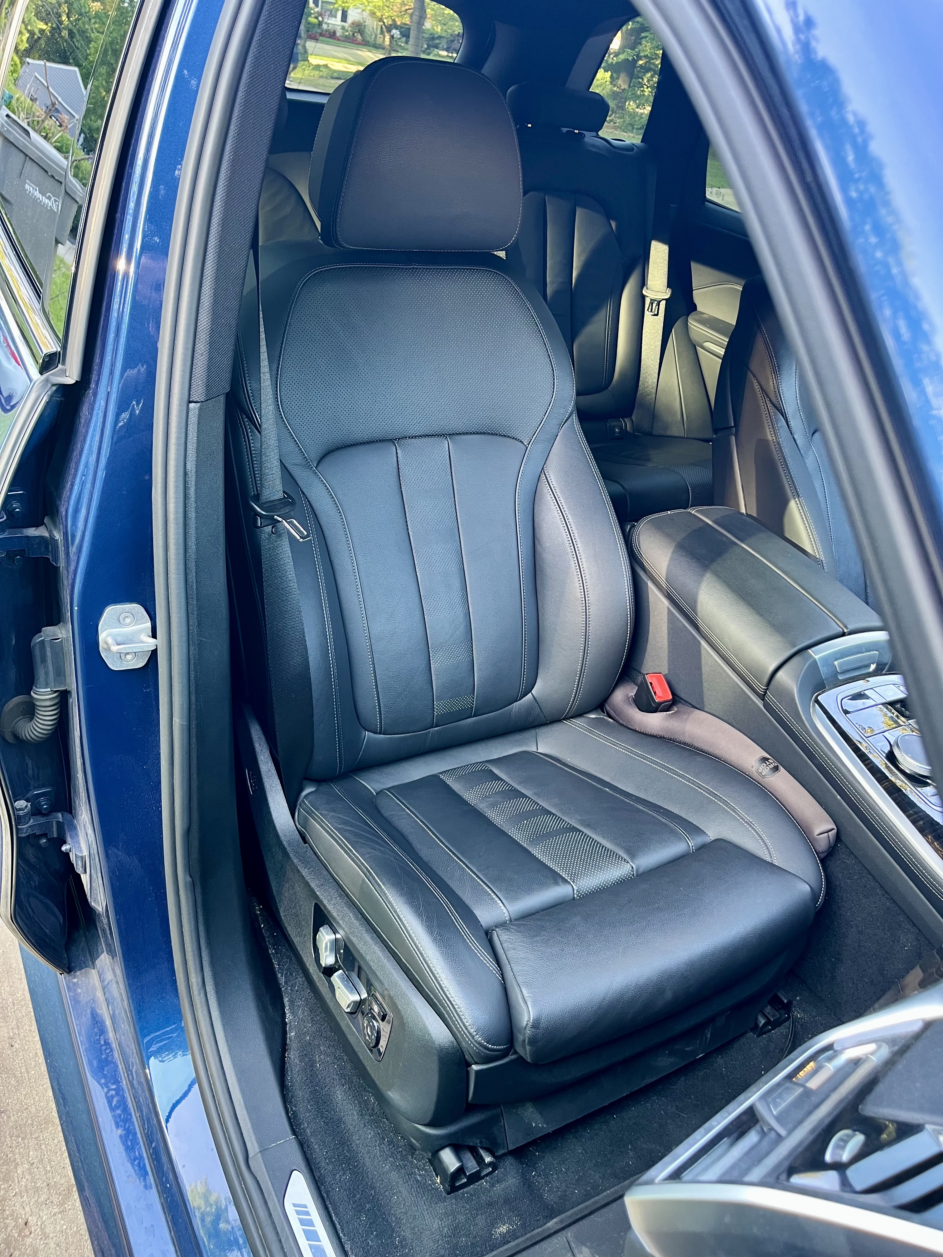 Used 2020 BMW X5 M50i w/ Premium Package AWD/4WD image 12