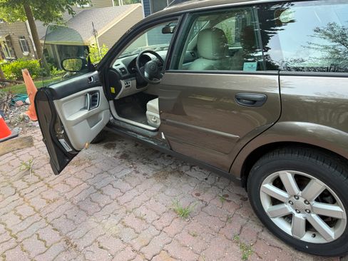 Used 2009 Subaru Outback 2.5i Special Edition AWD/4WD image 8