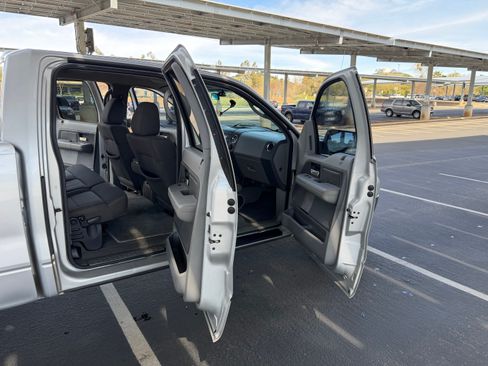 Used 2004 Ford F150 XLT image 4