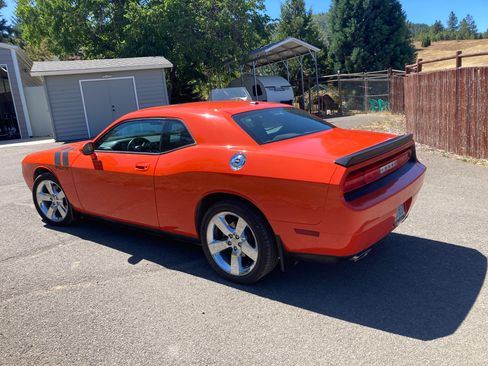 Used 2009 Dodge Challenger R/T RWD image 11