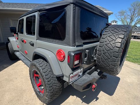 Used 2021 Jeep Wrangler Unlimited Sahara AWD/4WD image 5