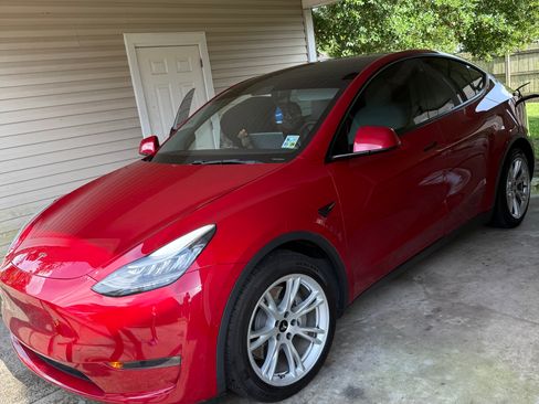 Used 2021 Tesla Model Y Long Range image 1