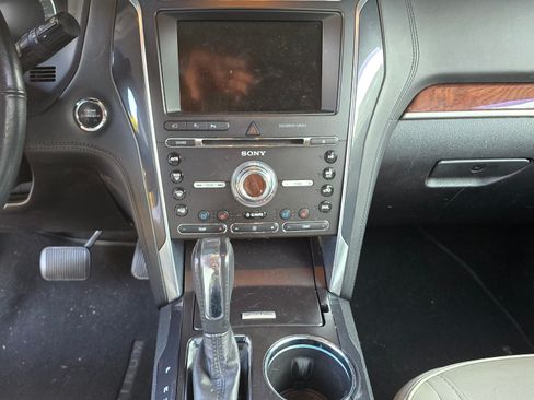 Used 2017 Ford Explorer Platinum image 9
