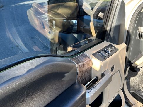 Used 2017 Ford F550 4x4 Crew Cab Super Duty image 13