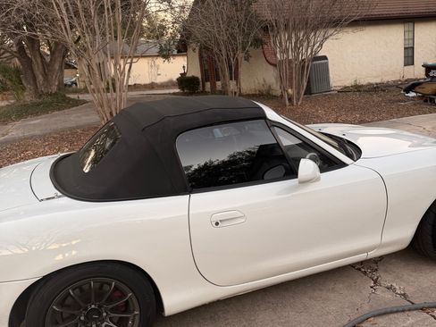 Used 2003 MAZDA MX-5 Miata image 6