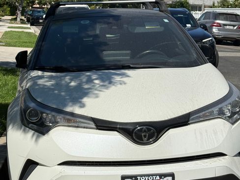 Used 2019 Toyota C-HR XLE FWD image 1