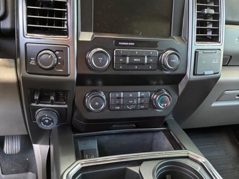 Used 2021 Ford F250 XLT w/ XLT Premium Package AWD/4WD image 9