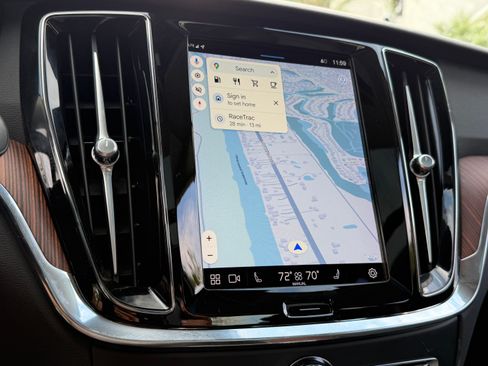 Used 2024 Volvo S60 B5 Plus image 9