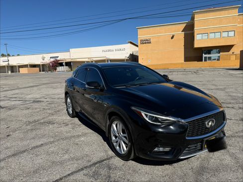 Used 2018 INFINITI QX30 w/ Navigation Package image 4
