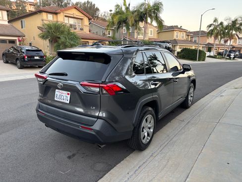 Used 2019 Toyota RAV4 LE w/ Carpet Mat Package FWD image 5