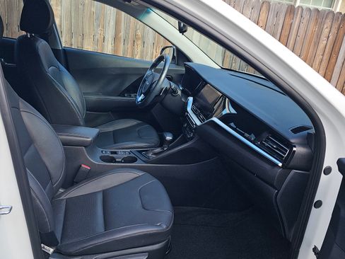 Used 2022 Kia Niro EX Premium image 14