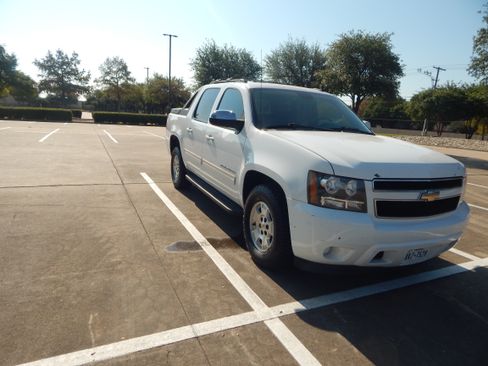 Used 2011 Chevrolet Avalanche LS RWD image 17