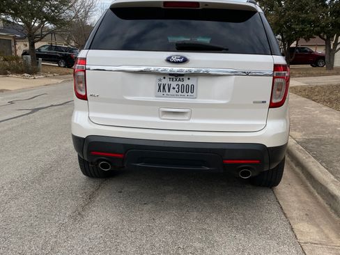 Used 2014 Ford Explorer XLT w/ Equipment Group 202A image 5