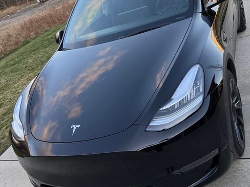 Used 2022 Tesla Model Y Long Range image 1