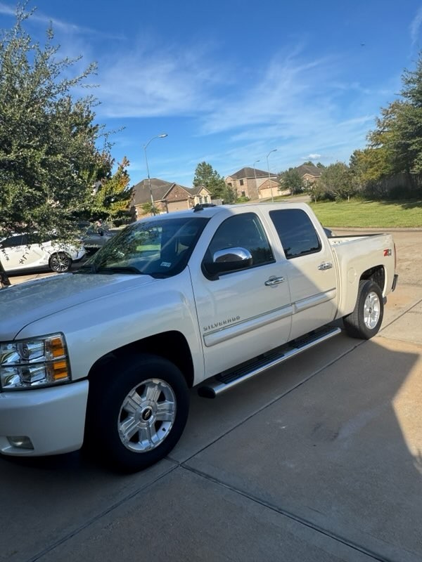 Used 2011 Chevrolet Silverado 1500 LT w/ All-Star Edition AWD/4WD image 1