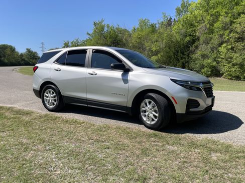 Used 2022 Chevrolet Equinox LS image 9