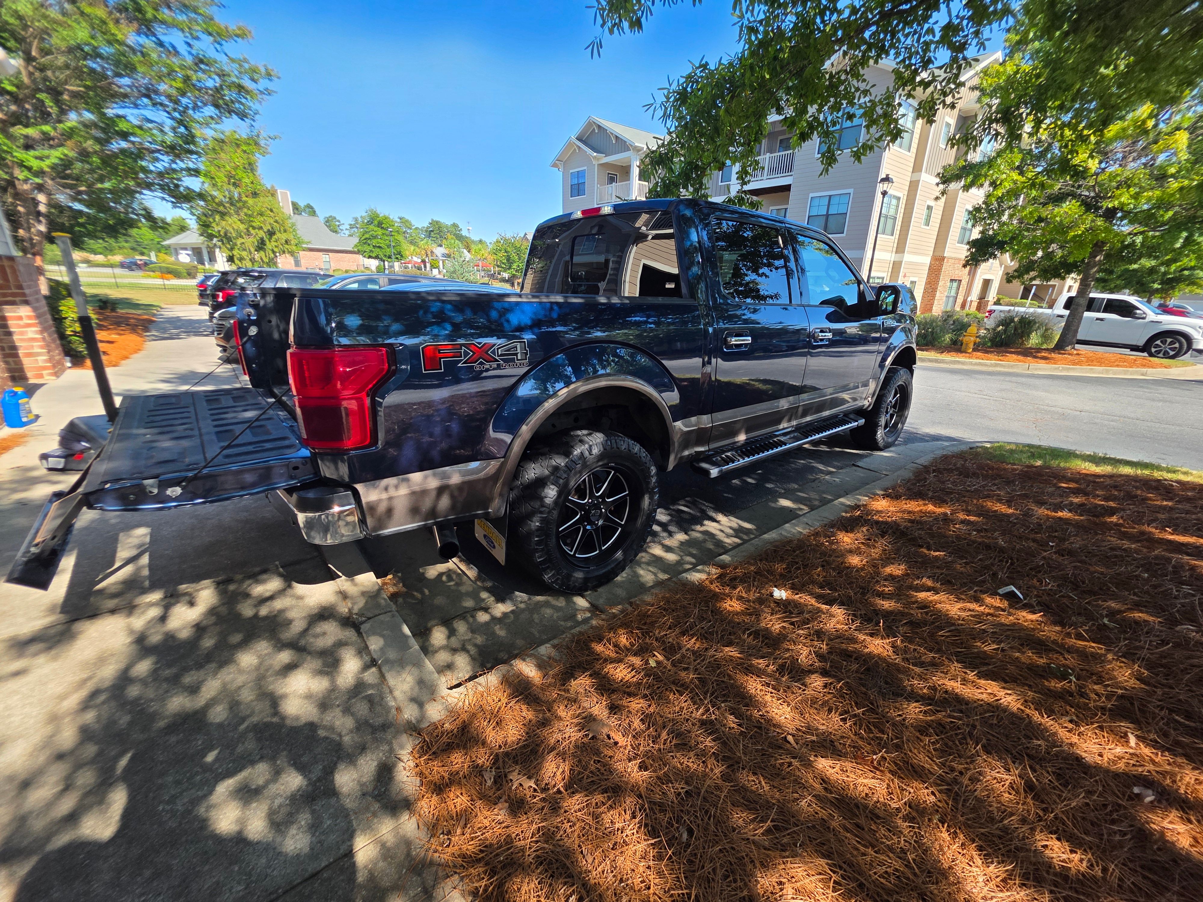 Used 2020 Ford F150 Lariat w/ Equipment Group 502A Luxury AWD/4WD image 6