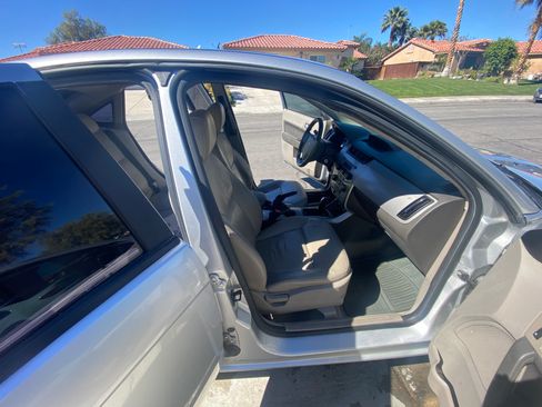 Used 2010 Ford Focus SEL image 12