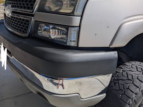 Used 2005 Chevrolet Silverado 2500 LT w/ Heavy-Duty Power Package image 11