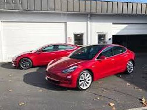 Used 2019 Tesla Model 3 Standard Range Sedan 4D image 3