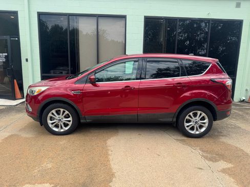 Used 2017 Ford Escape SE w/ SE Cold Weather Package AWD/4WD image 5