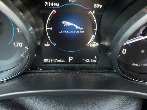 Used 2018 Jaguar XE RWD image 10