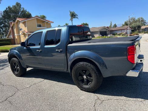 Used 2014 Nissan Frontier SV w/ SV Value Truck Package RWD image 2