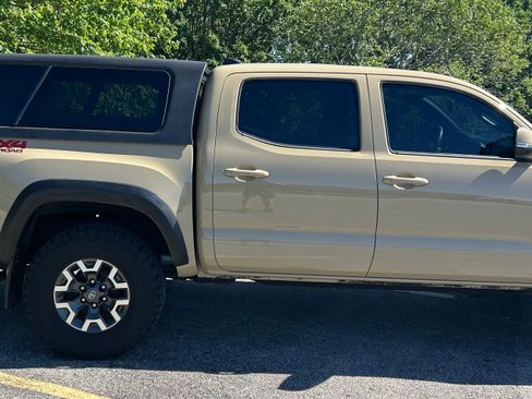 Used 2017 Toyota Tacoma TRD Off-Road w/ Tow Package (A/T) AWD/4WD image 8