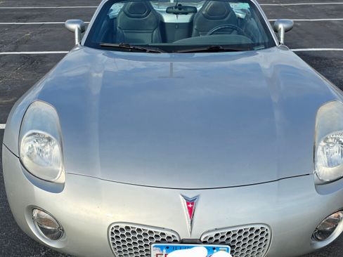 Used 2006 Pontiac Solstice Convertible w/ Premium Package image 2